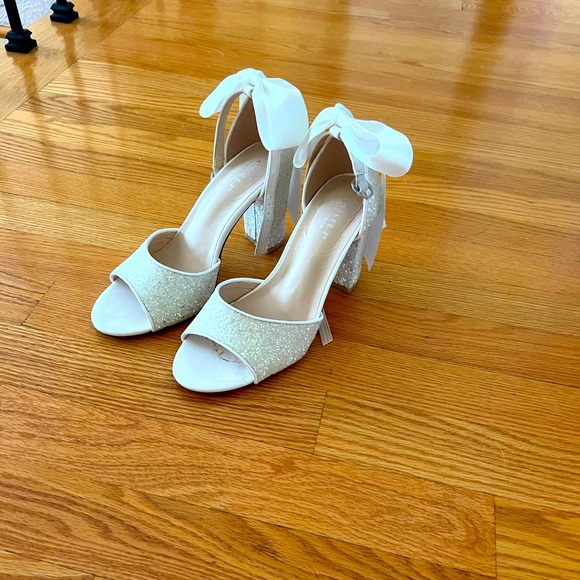 Prom/ graduation heels - Picture 1 of 2